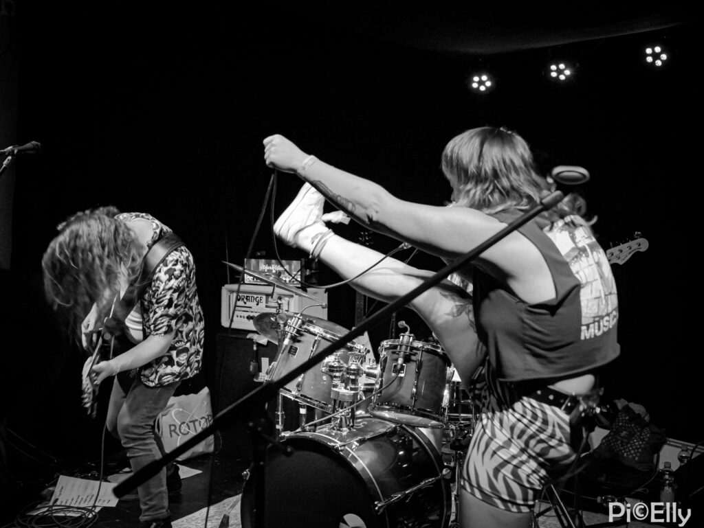 22.11.2025 - THE DEAD END KIDS + ÆRGR